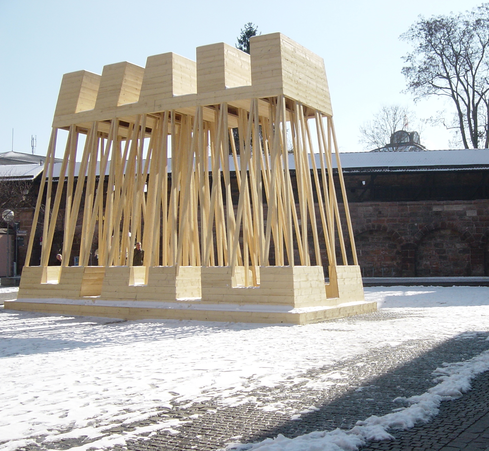 View of the wooden construction made of light-colored wood in the outdoor area of the museum.