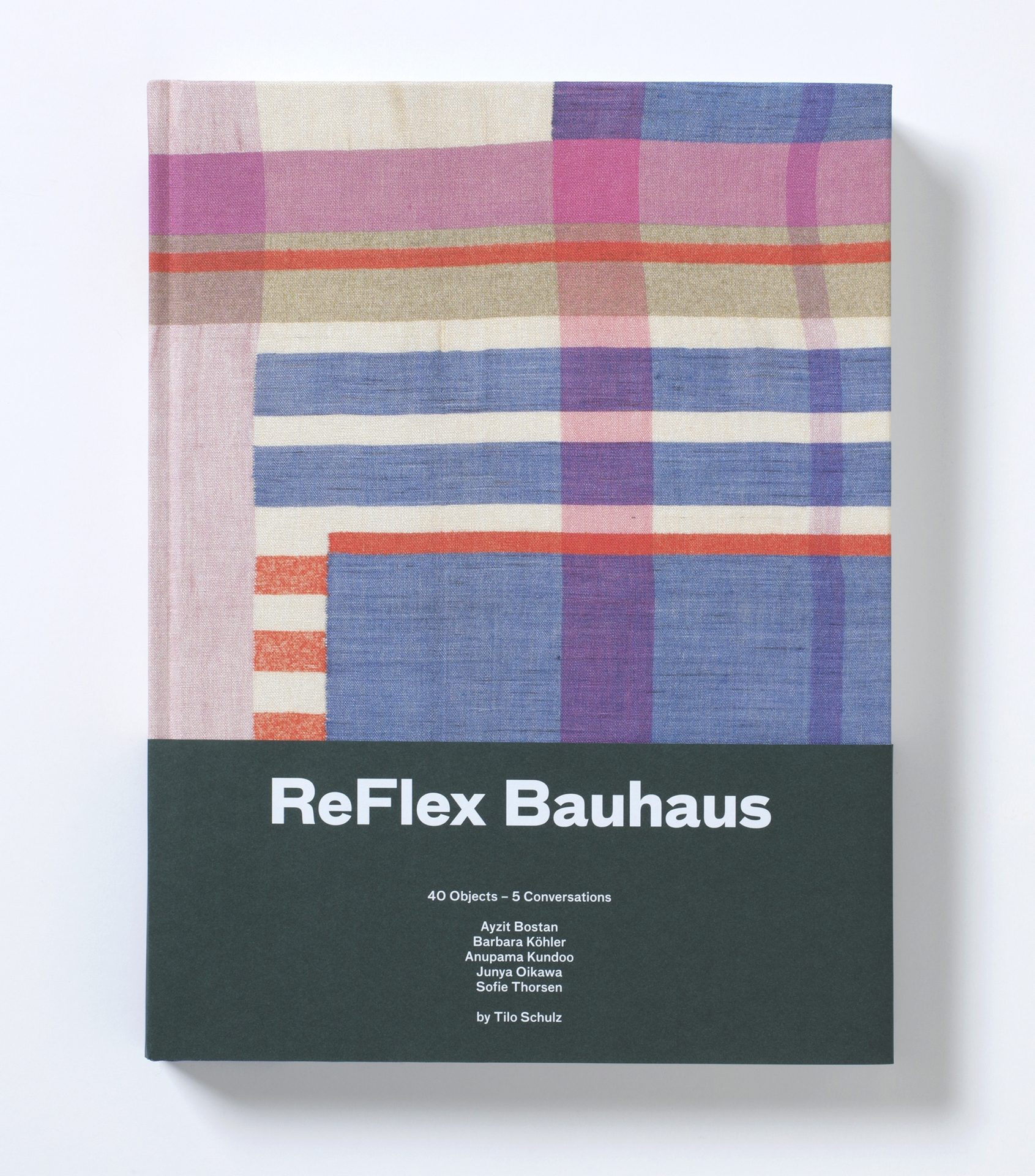 Fabric with vertical and horizontal lines that overlap irregularly to form rectangles. Paper sleeve in the lower third, black surface with white labelling: ReFlex Bauhaus.