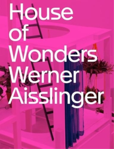 Auf pinkfarbener, tranparenter Umschlagfolie in weißen Buchstaben House of Wonders Werner Aisslinger.