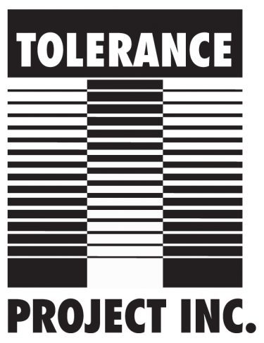 Schwarz-weißes Plakat. Oben steht Tolerance, unten Project Inc. Dazwischen ein Muster aus Strichen in Schwarz-Weiß.